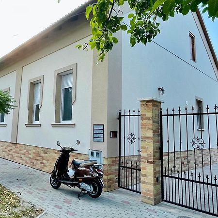 Voeroesmarty Apartmanhaz Makó Zewnętrze zdjęcie
