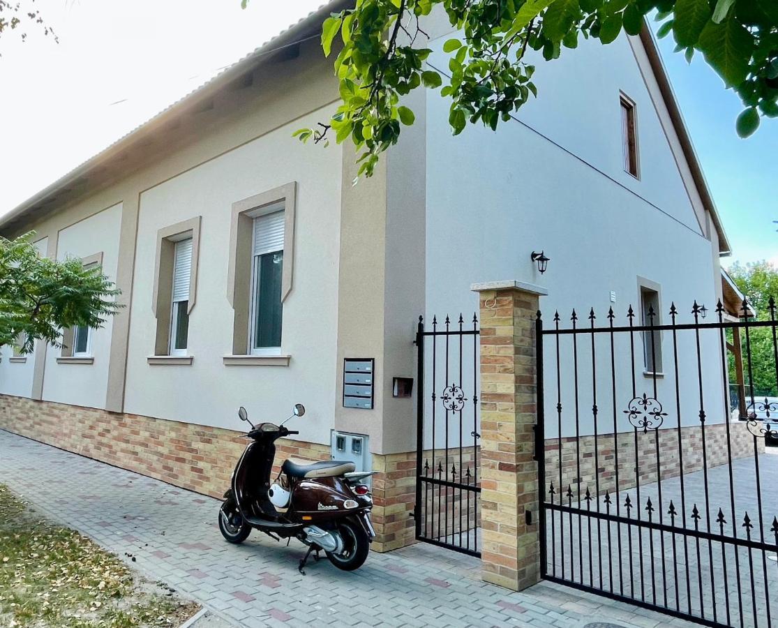 Voeroesmarty Apartmanhaz Makó Zewnętrze zdjęcie